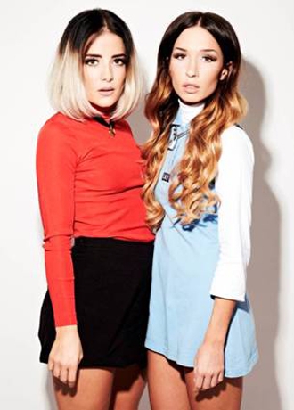 BULLETS, LA NOUVELLE TUERIE DE REBECCA ET FIONA - Bullets, la nouvelle tuerie de Rebecca & Fiona

	Nos deux suédoises viennent de frapper un grand coup avec Bullets


	En vue de la ...